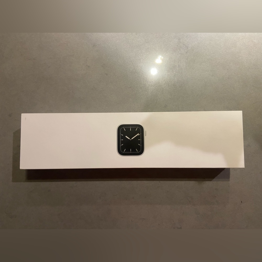 Apple Watch Series 5 44mm Silver